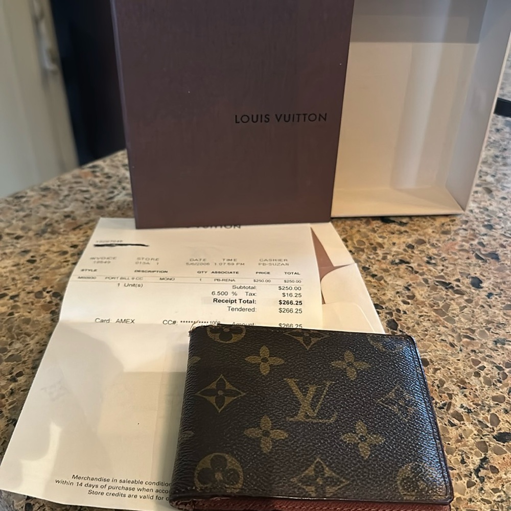 Vintage Louis Vuitton Men’s Bifold Monogram wallet Authentic Receipt Box Damage
